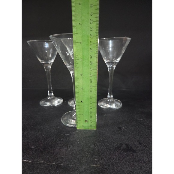 Grey Goose Exclusive Martini Glasses, Set of 4 Crystal Glasses, Limited Edition - Picture 8 of 9